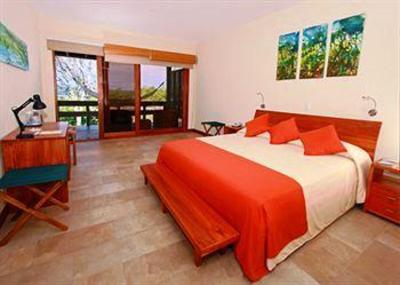 фото отеля Finch Bay Eco Hotel