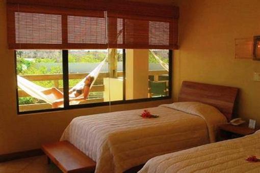 фото отеля Finch Bay Eco Hotel