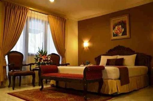 фото отеля Indah Palace Hotel Yogyakarta