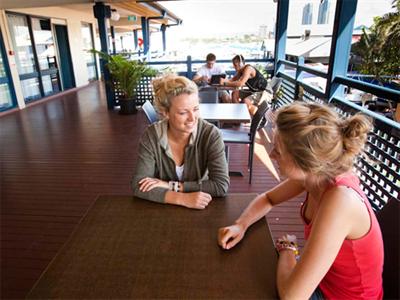 фото отеля Surfers Paradise YHA at Main Beach
