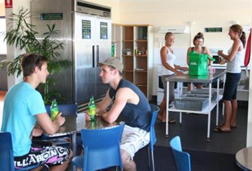 фото отеля Surfers Paradise YHA at Main Beach