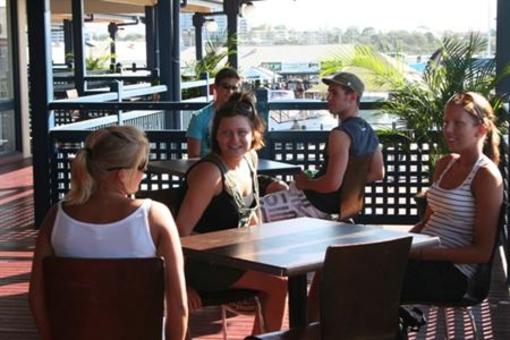 фото отеля Surfers Paradise YHA at Main Beach