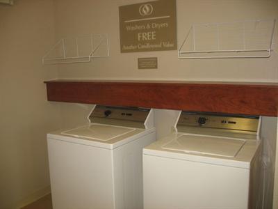 фото отеля Candlewood Suites Waterloo-Cedar Falls