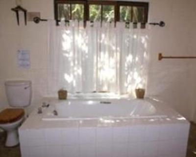 фото отеля Isinkwe Backpackers Bushcamp