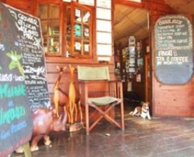фото отеля Isinkwe Backpackers Bushcamp