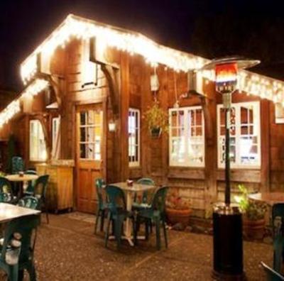 фото отеля Coast Village Inn