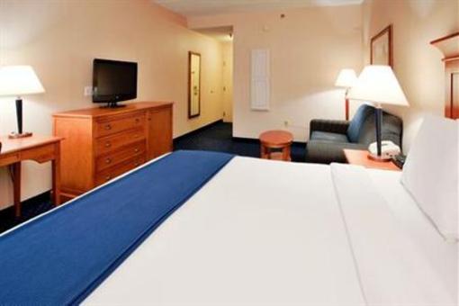 фото отеля Holiday Inn Express Waynesboro - Rt. 340