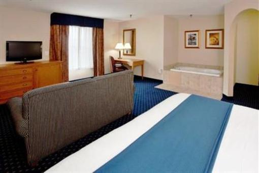 фото отеля Holiday Inn Express Waynesboro - Rt. 340