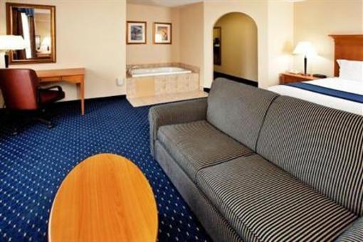 фото отеля Holiday Inn Express Waynesboro - Rt. 340