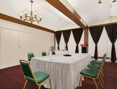 фото отеля Ramada Inn Burbank Airport