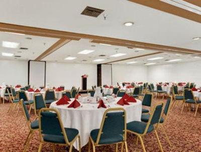 фото отеля Ramada Inn Burbank Airport