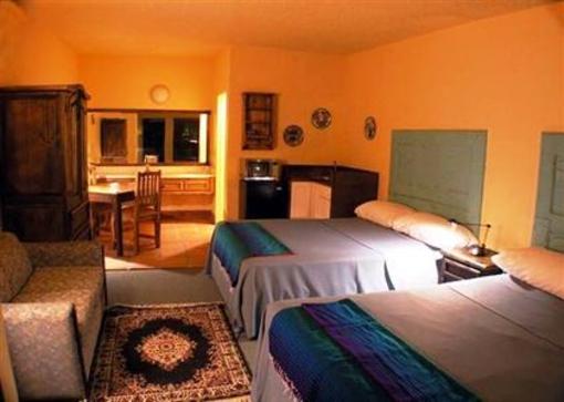 фото отеля Lemon Tree Hotel and Suites