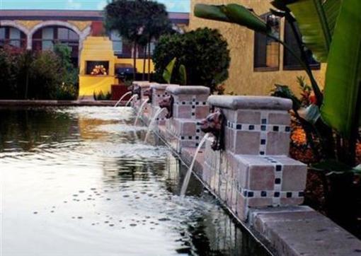 фото отеля Lemon Tree Hotel and Suites