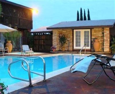 фото отеля Lemon Tree Hotel and Suites