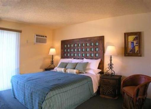 фото отеля Lemon Tree Hotel and Suites