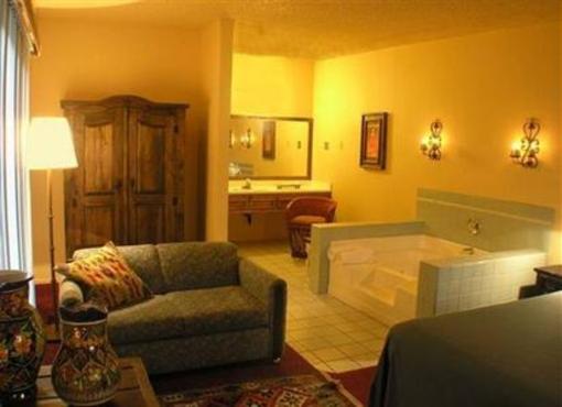 фото отеля Lemon Tree Hotel and Suites
