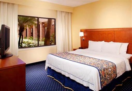 фото отеля Courtyard Fort Lauderdale Plantation
