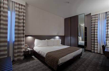 фото отеля Hotel Ovest Piacenza