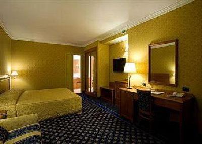 фото отеля Hotel Ovest Piacenza