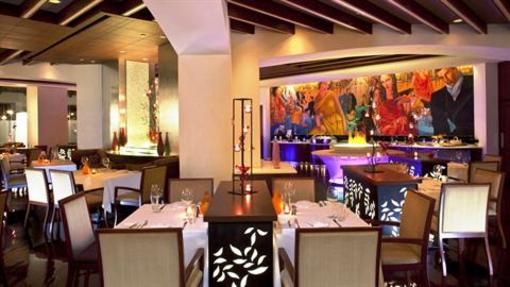 фото отеля Royal Orchid Sheraton Hotel & Towers