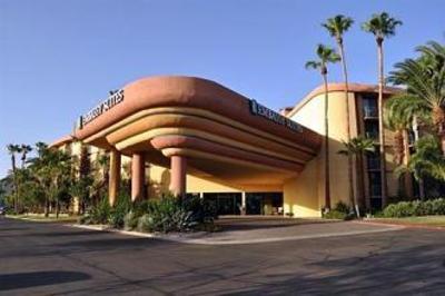 фото отеля Embassy Suites Hotel Phoenix Biltmore