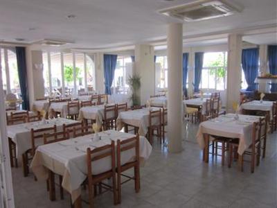 фото отеля Apartments Roc Oasis Park Menorca