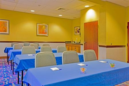 фото отеля Holiday Inn Express Hotel & Suites Universal Studios Orlando