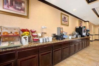 фото отеля Wingate By Wyndham Mount Laurel