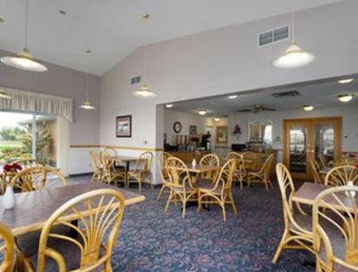 фото отеля Super 8 Motel Port Elgin