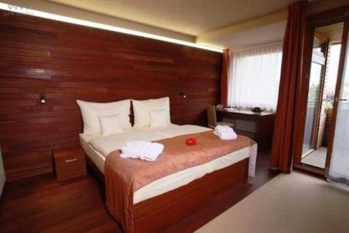 фото отеля Park Holiday Congress & Wellness Hotel Prague