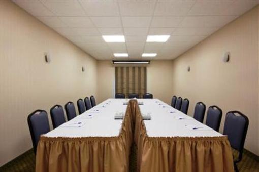 фото отеля Holiday Inn Express Airport Dieppe