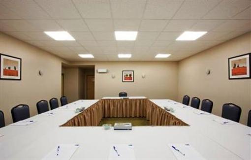 фото отеля Holiday Inn Express Airport Dieppe