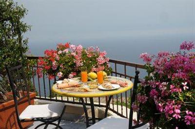 фото отеля Bed and Breakfast Al Pesce D'Oro Amalfi
