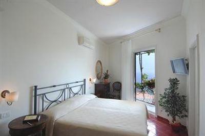 фото отеля Bed and Breakfast Al Pesce D'Oro Amalfi