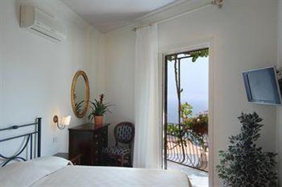 фото отеля Bed and Breakfast Al Pesce D'Oro Amalfi