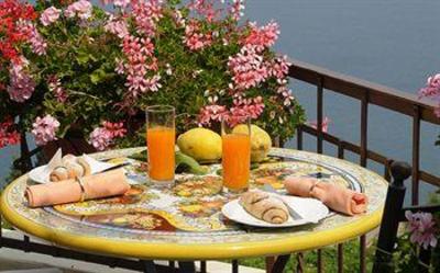 фото отеля Bed and Breakfast Al Pesce D'Oro Amalfi