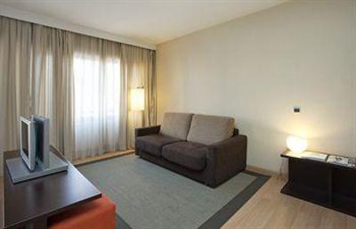 фото отеля Confortel Suites Madrid