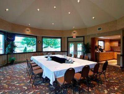фото отеля Ramada Inn & Suites Penticton