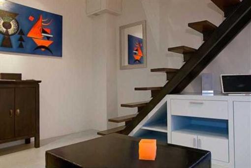 фото отеля Rooms at the 9th Apartments Phuket