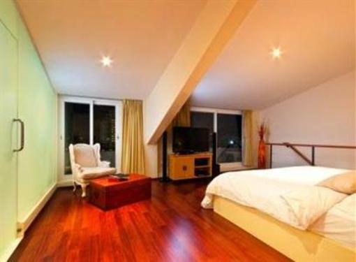 фото отеля Rooms at the 9th Apartments Phuket