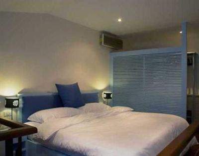 фото отеля Rooms at the 9th Apartments Phuket