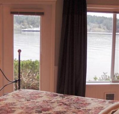 фото отеля Beach House Salt Spring Island