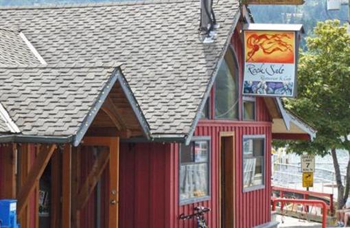 фото отеля Beach House Salt Spring Island