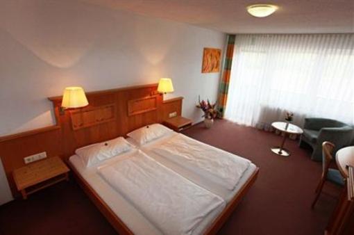 фото отеля Landhotel Krone Deggenhausertal