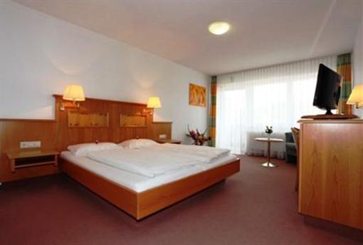 фото отеля Landhotel Krone Deggenhausertal