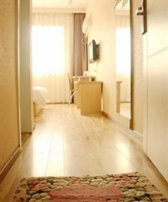 фото отеля Super 8 Zigong Huidong Road