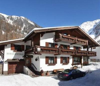 фото отеля Haus Bergkristall Langenfeld