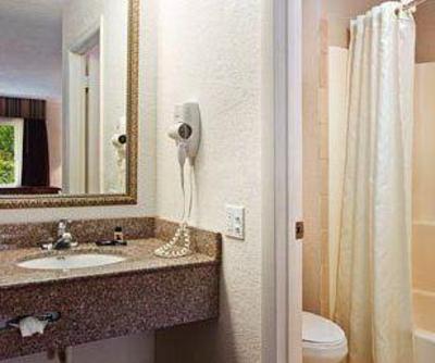 фото отеля Travelodge Hotel Gateway Savannah (Georgia)