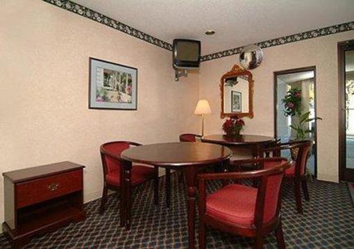 фото отеля Econo Lodge Saint Stephen