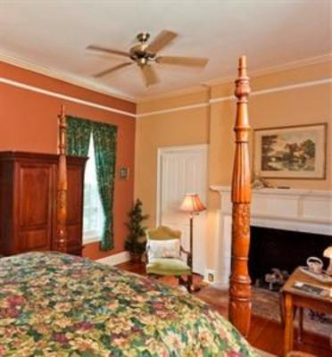 фото отеля The Lily Inn Bed & Breakfast